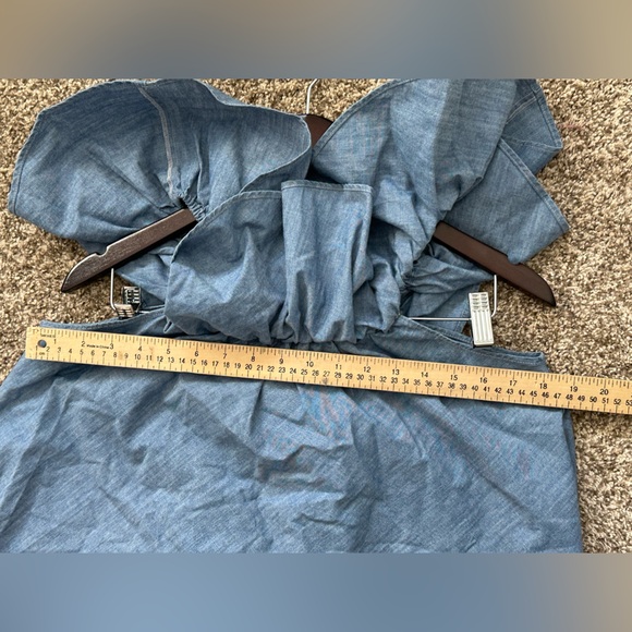 Rebecca Minkoff Blue Off-Shoulder Chambray Top Size L NWT Cottagecore Beach - Picture 11 of 12